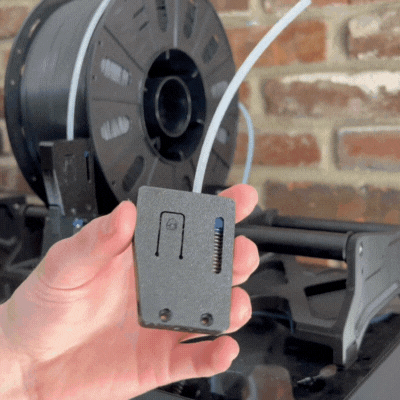 snapping filament cutter into place on infinity flow s1